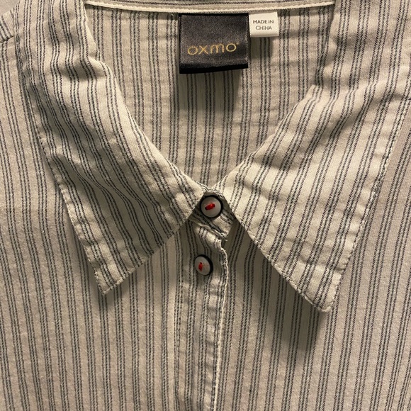 Two ladies shirts - Picture 2 of 5